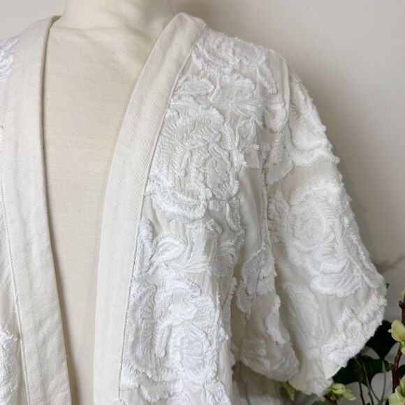 Akemi + Kin Ramona Lace Kimono | Anthropologie White Floral Embroidered Open Fro - Picture 4 of 12